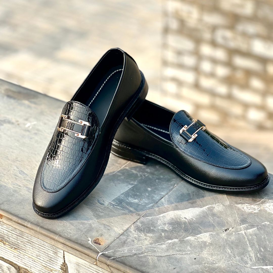 TEXTURED BLACK FORMAL LOAFER